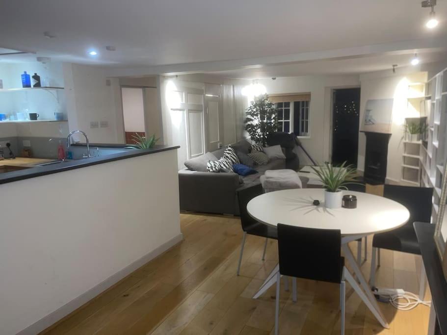 Spacious 2 Bedroom Apartment In The Heart Of Soho. London Luaran gambar